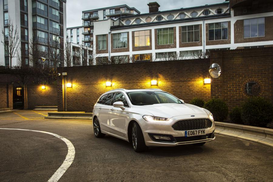  Ford Vignale Mondeo Estate 2015 года  (UK) (фото 5 из 10)